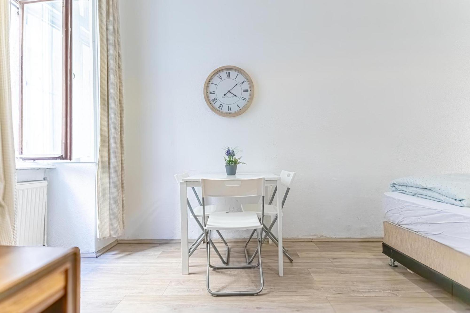 Chic Apartment- Suitable For Longstays Near Matzleinsforferplatz Bécs Kültér fotó