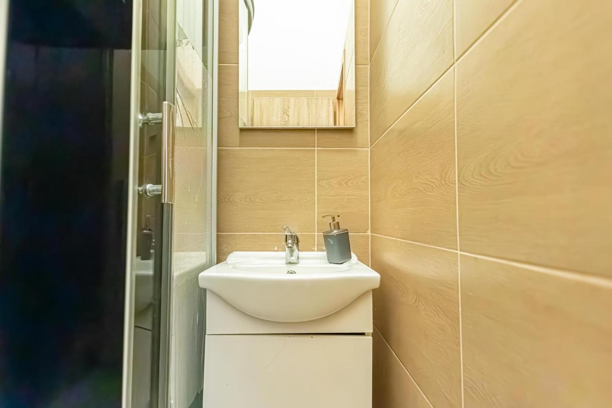 Chic Apartment- Suitable For Longstays Near Matzleinsforferplatz Bécs Kültér fotó